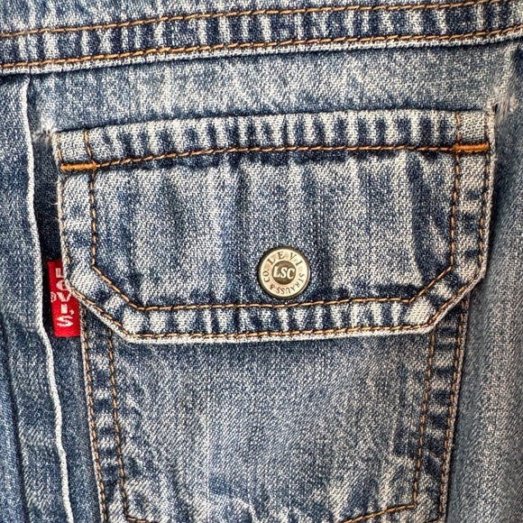 Vintage Levi’s Denim button down shirt size medium - Picture 6 of 8